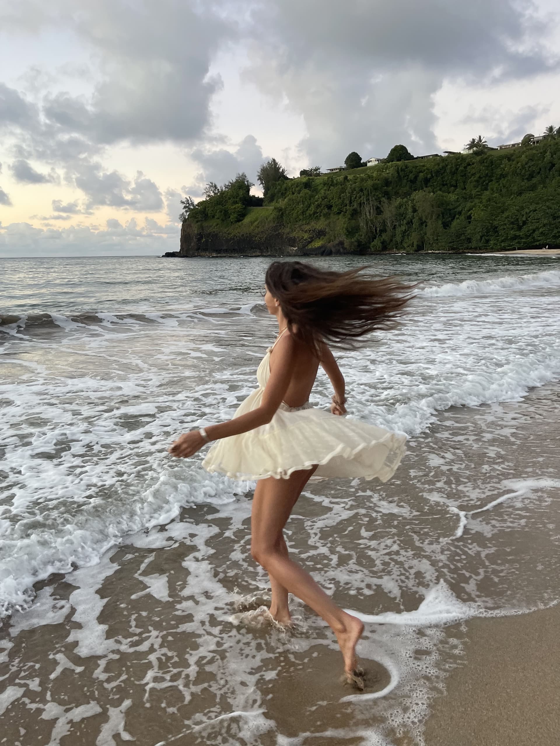 kenna running into the ocean at kauai